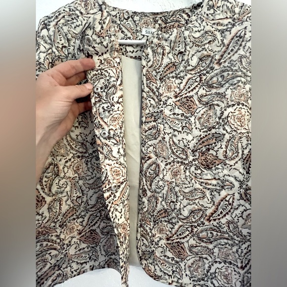 VICI // Quilted Paisley Snap-Up Jacket in Green & Off White - Picture 6 of 7